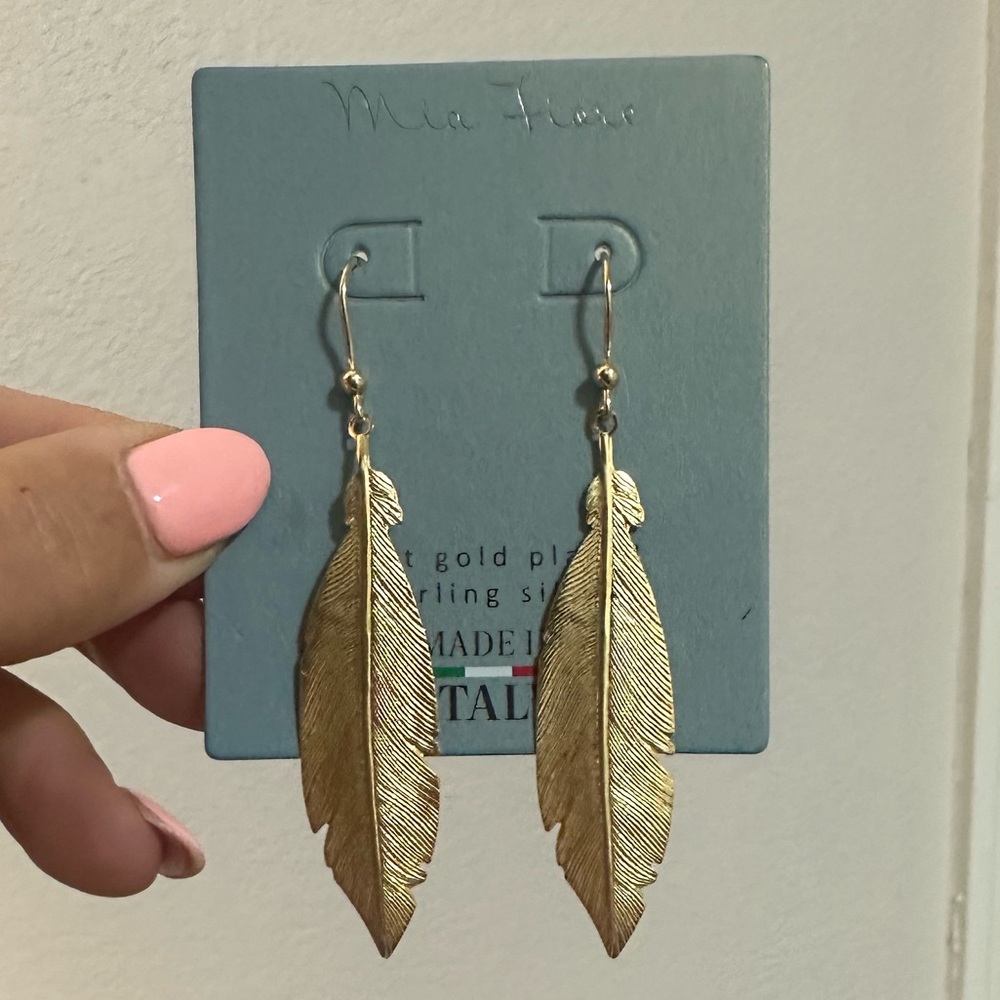 MIA FIORE 18 KT GOLD OVER STERLING SILVER FEATHER BOHO DANGLE DROP HOOK EARRINGS